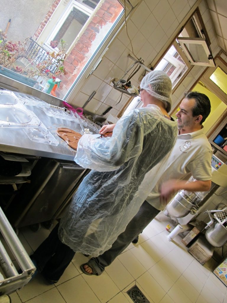 Photo atelier boulangerie confection d'oeufs de pâque au chocolat 6
