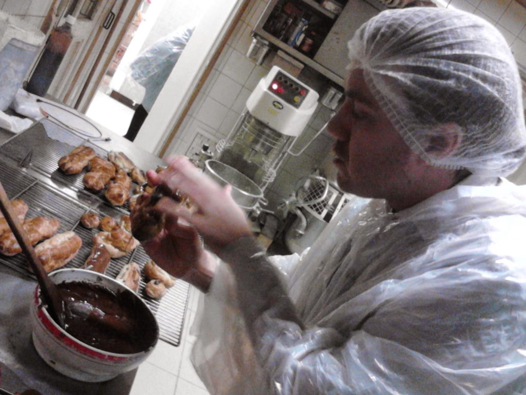 Photo d'un participant à l'atelier boulangerie pâtisserie